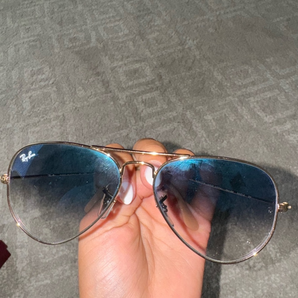 Aviator ray ban sunglasses. Worn a few time.gradient blue to clear.